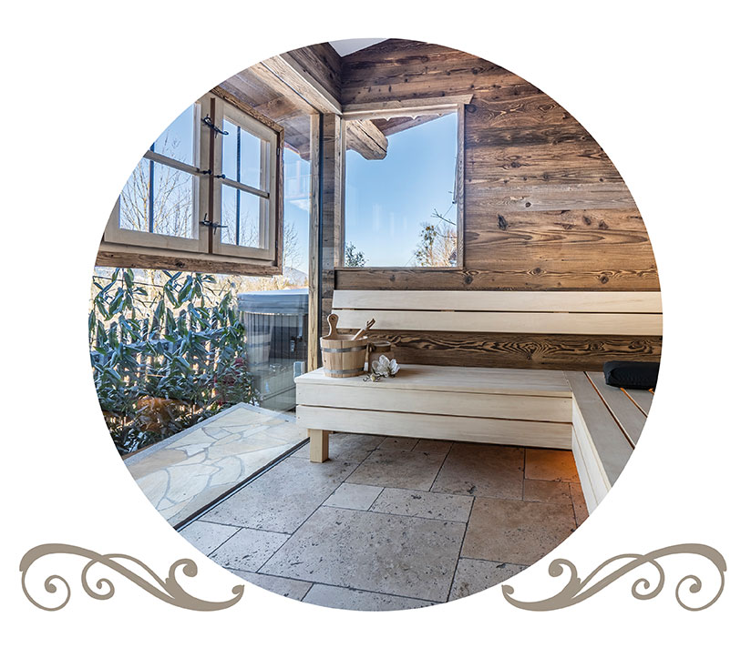 Holzerhof-Lenggries-Wellnessalm-Aussensauna-mit-Aussicht